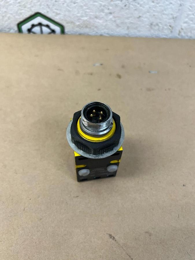 Used Banner SM912LVQD Valu-Beam Sensor