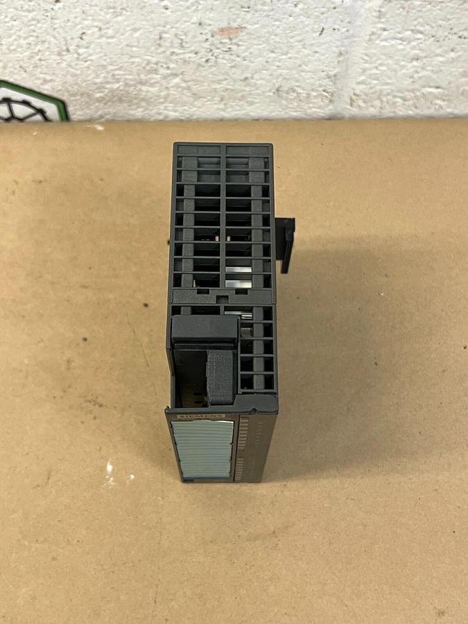 Used Siemens 322-1HH01-0AA0 Simatic S7 Output Module
