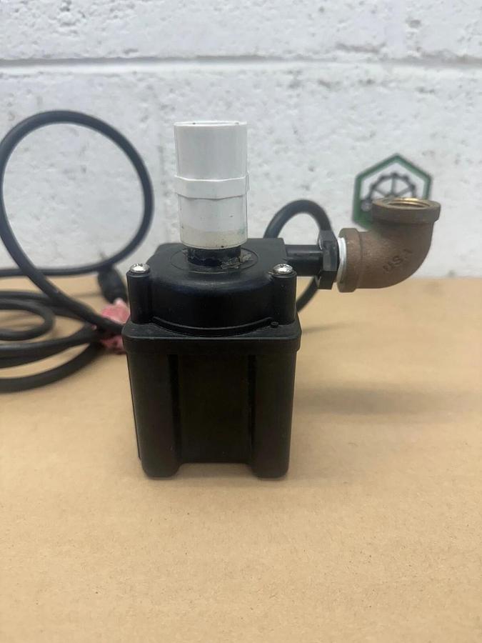 Used Little Giant PE-2.5F/ 518600 Submersible Direct Drive Pump 115V, 60Hz, 1.4A, 1Ph