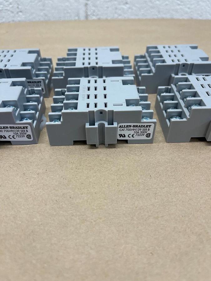 Allen-Bradley 700-HN139 14 Blade Socket Relay, Series B, 10A, 300V - Box of 10