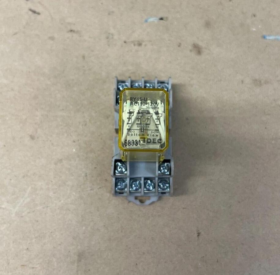 Used idec RY4S-U Relay/Socket