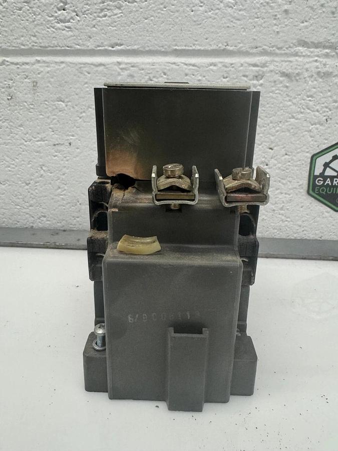 Used Siemens 3TB46 17-0B Contactor (Needs repair/ missing pieces)
