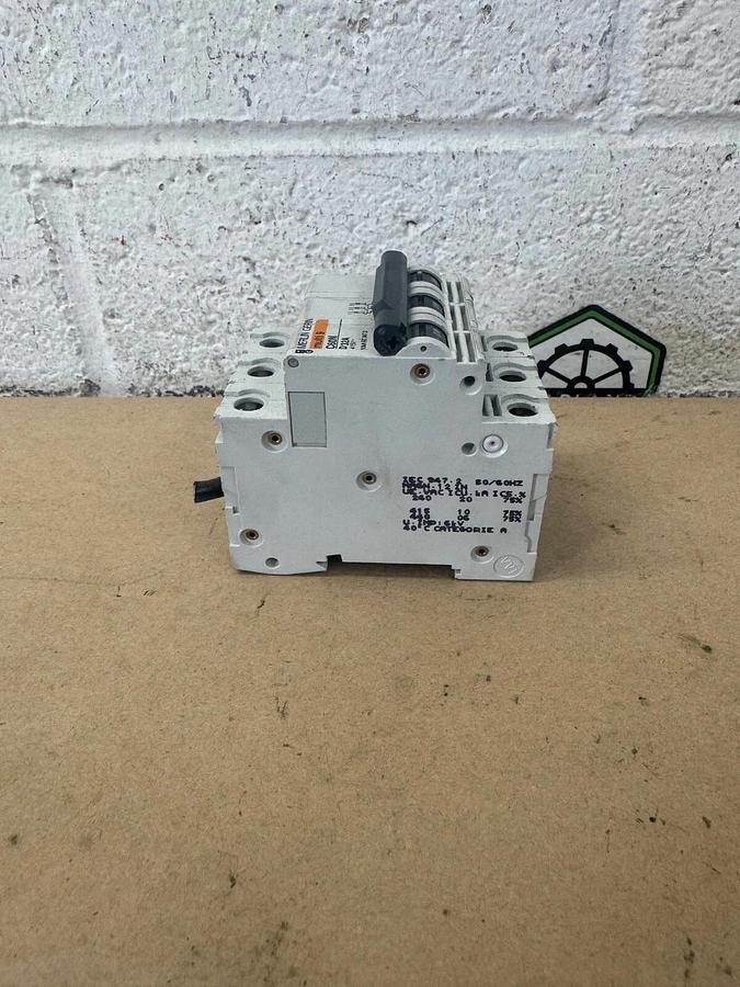 Used Merlin Gerin C60N D32A 415 V Circuit Breaker