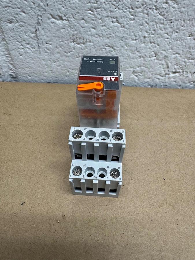 Used ABB CR-M2SS/ CR-M120C2L Socket/ Pluggable Interface Relay 120V *NEW*