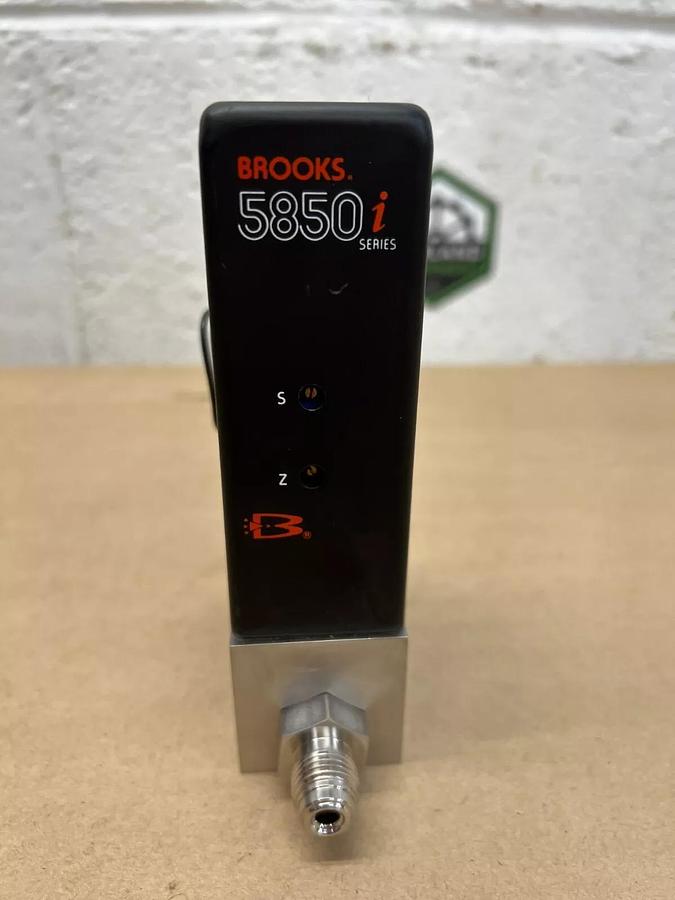 Used Brooks 5850i Mass Flow Controller, 500 SCCM, Oxygen, MOD: 5850IA1BF3R2BEA