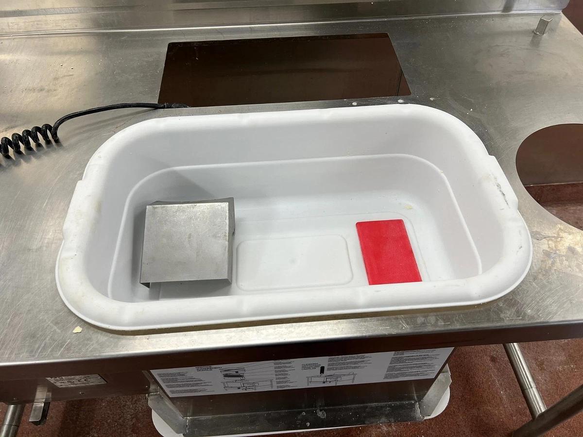 Used Ayrking BBS-U Table Breader/Blender/Sifter 1/6Hp, 2.3/1.2A, 115/230V