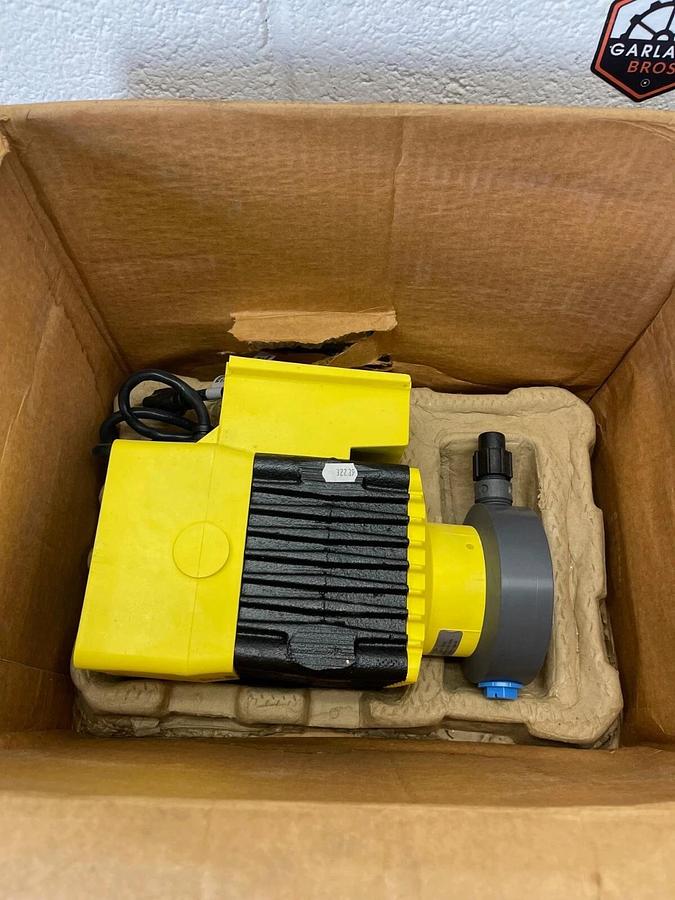 LMI Milton Roy C771-26S Metering Pump 80 PSI 10.00 Max GPH, 120VAC, 50/60Hz 6.3A