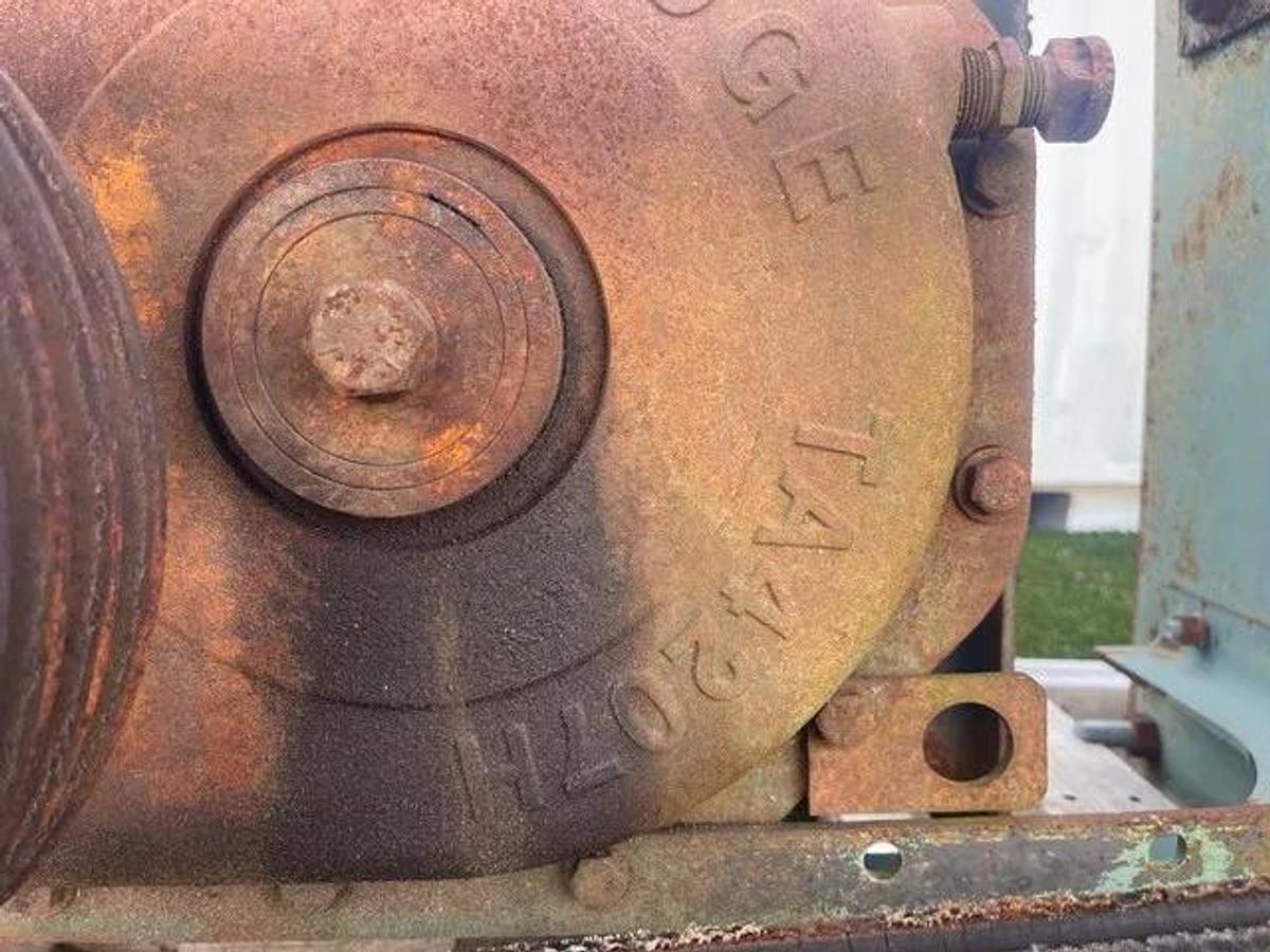 Used Dodge TA4207H15 Speed Reducer, Ratio 16.0:1 w/ WEG 15HP 1770 RPM Motor