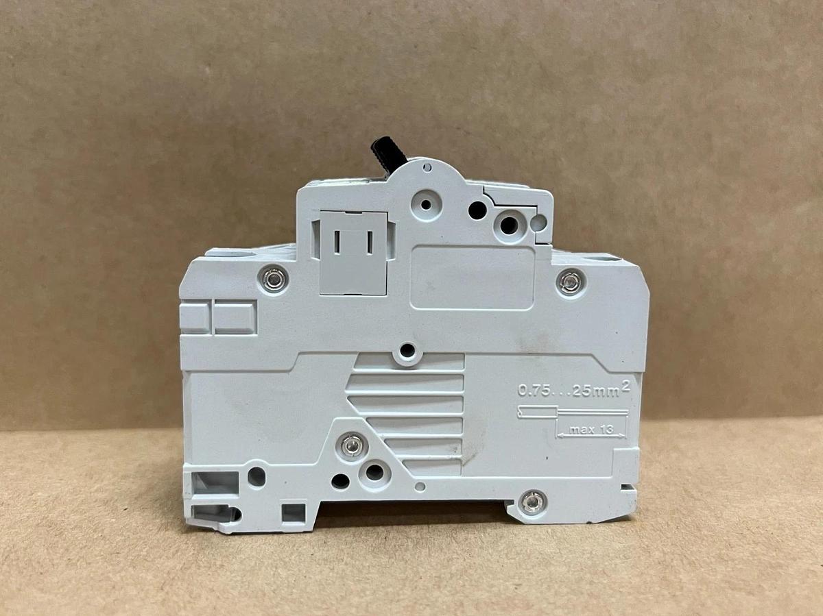 Used Moeller FAZN B10 10A, 1P Circuit Breaker w/NHI11-FAZ Aux. Contact - Lot of 10