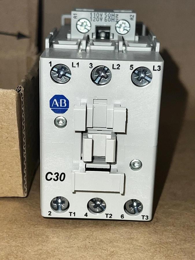 Used Allen Bradley 100-C30D00 Contactor 3 Poles 100-C30*00 *NEW*