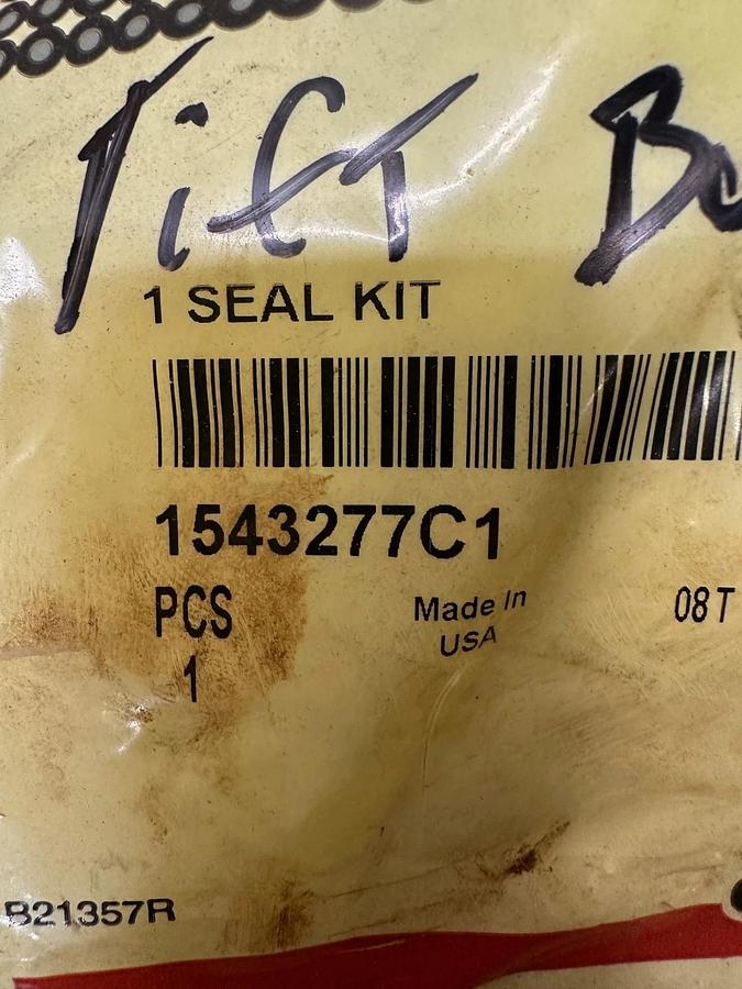 CNH Industrial 1543277C1 Cylinder Seal Kit *NEW*