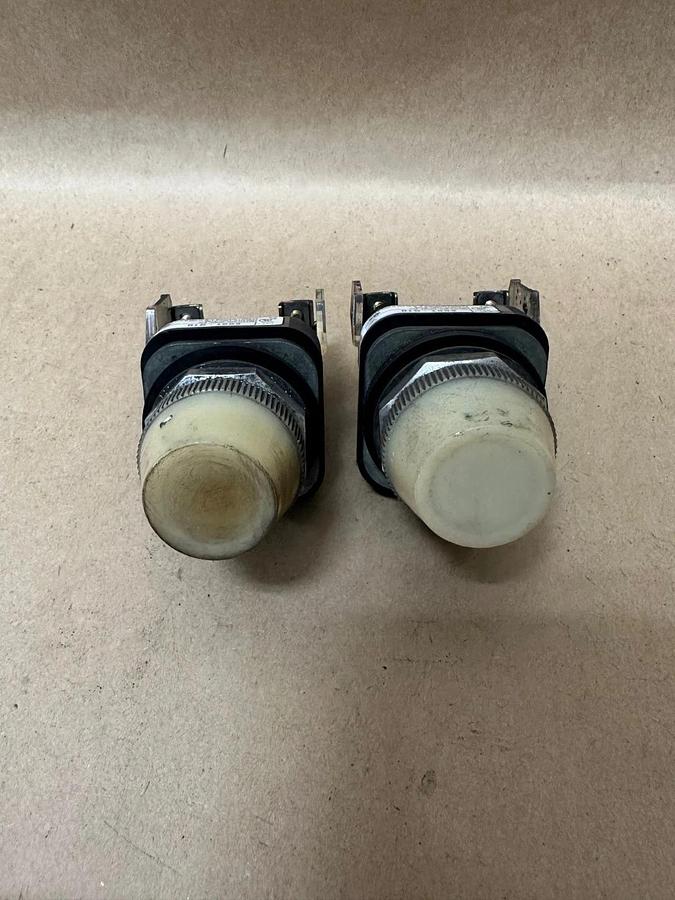 Used Allen Bradley 800T-Q10 Pilot Light White, 120V - Lot of 2