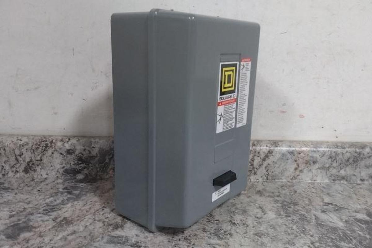 Used Square D 8536SBG25 Motor Starter, Series A, NEMA Size 0, 600VAC Max