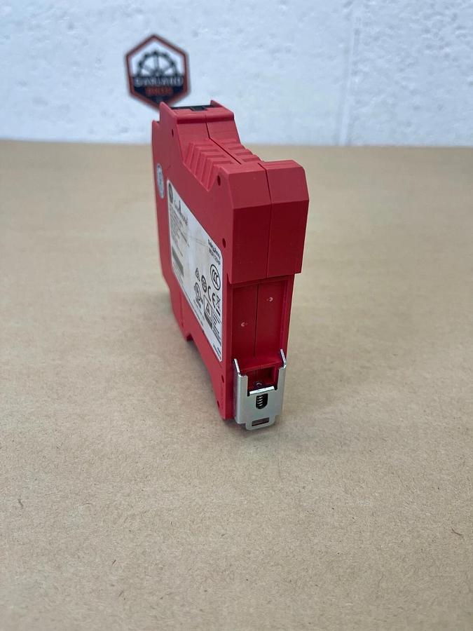 Allen-Bradley 440R-D23171 Safety Relay Ser A Guard Master MSR125HP, 24VDC 2W 6A