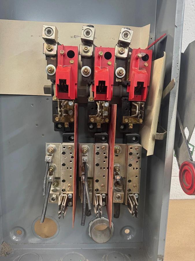 Used Cutler Hammer DH364FGK Safety Switch, 200 Amps, 600 Volts