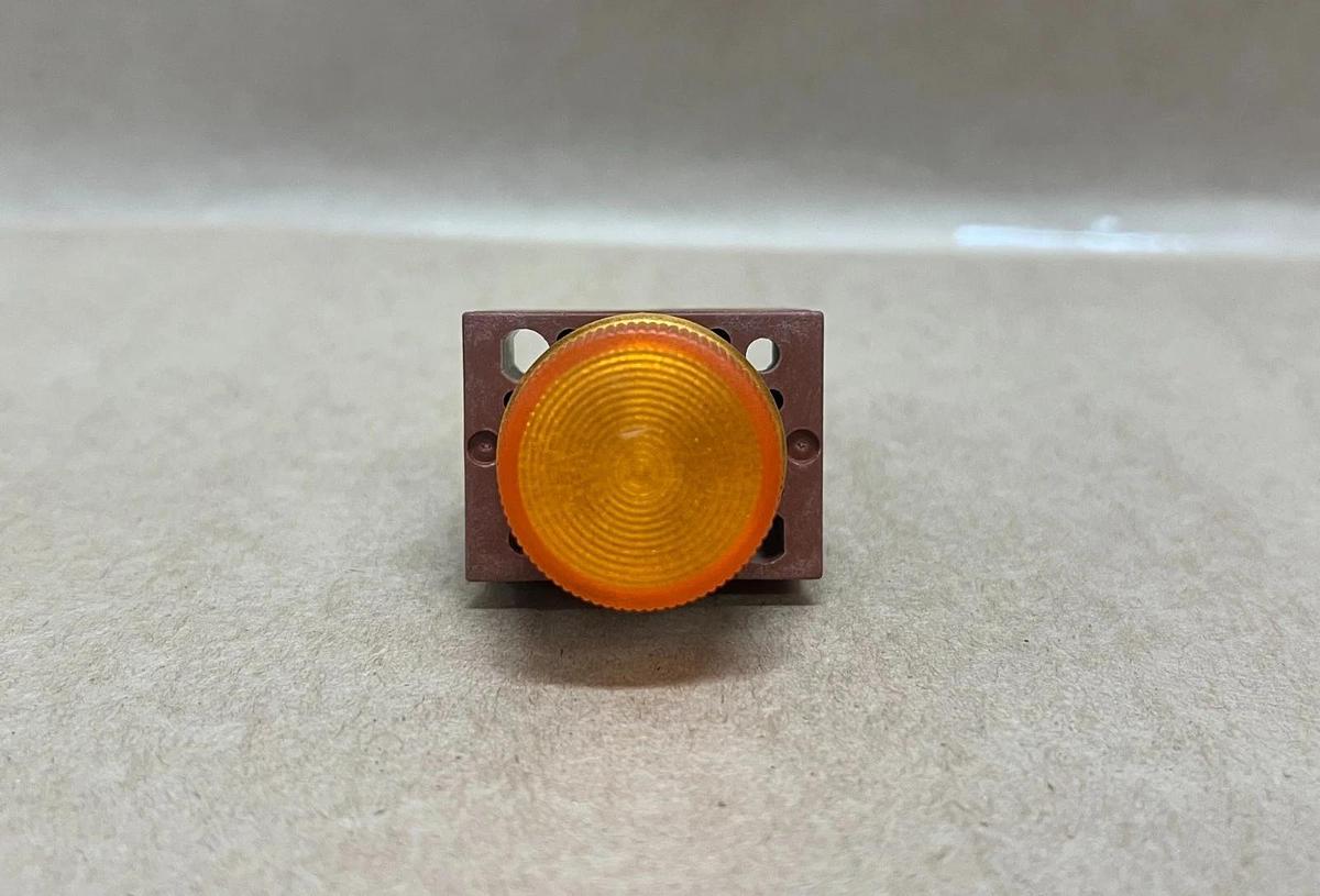Used Siemens 3SB 1400-2A Orange Indicator Light w/ Contact Block