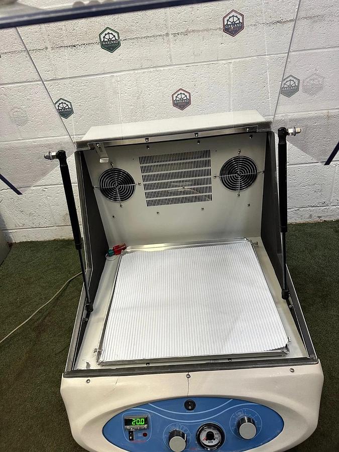 Used Thermo Scientific 4322, SHKA4000-S Incubator Shaker