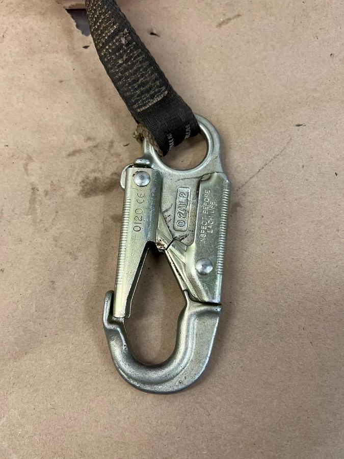 Used Miller FL11-1/11FT 11’. 1” x 0.6” Polyester Mini Lite Fall Limiter