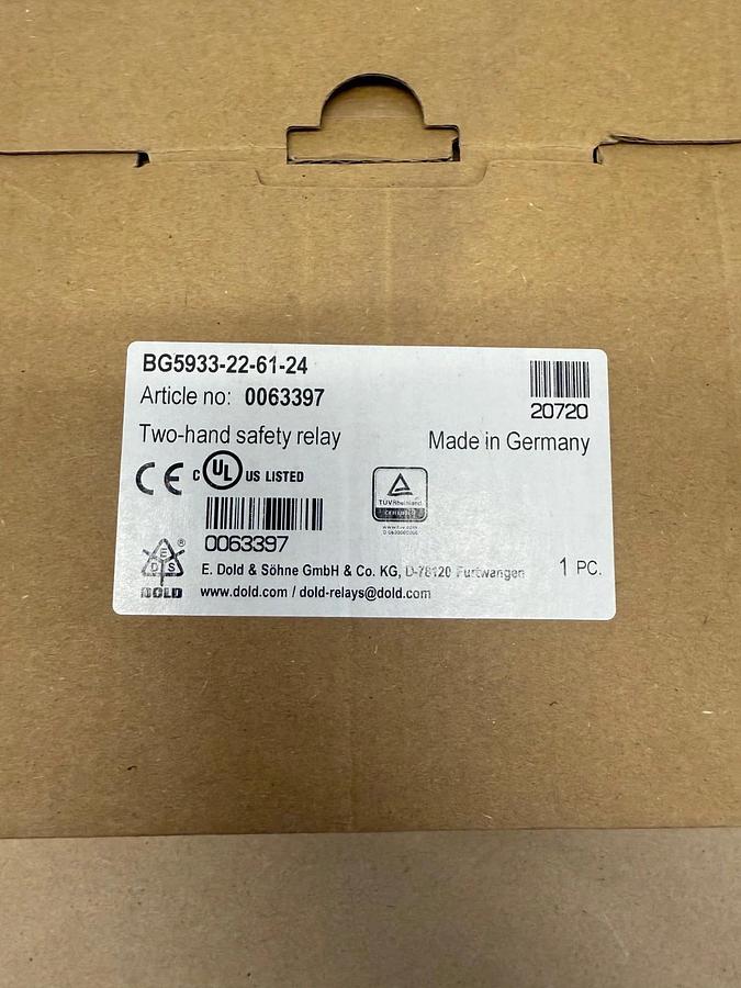 Used E. Dold & Söhne BG5933-22-61-24 Two Hand Safety Relay