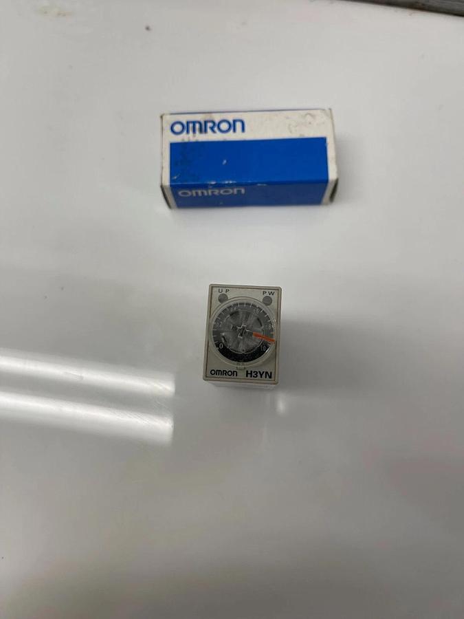 Used Omron H3Y-N-2, Timer, 50/60 Hz, AC200-230