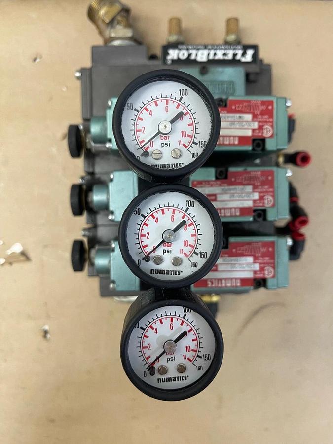 Used Numatics 082RS115J016W FlexiBlok Solenoid Valve Assembly 081SA400K, 120V 50/60Hz