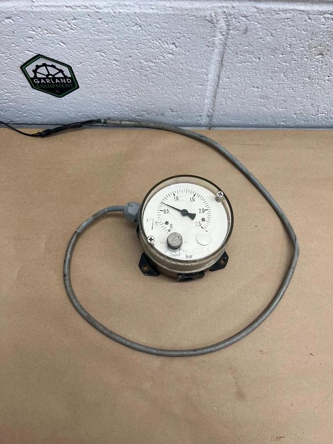 Used Fischer DS1104NA01A1 Differential Pressure Gauge