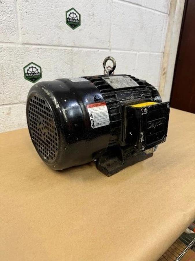 Used Dayton LTDI23TD 7.5Hp Motor @ 3450 RPM
