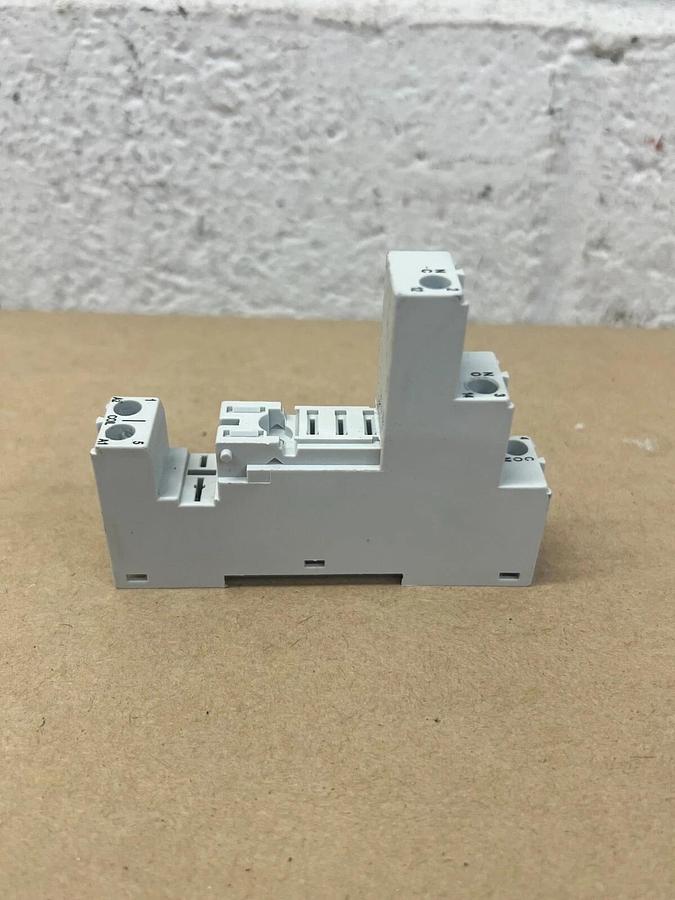 Used Allen Bradley 700-HN221 16A, 300V Relay Socket