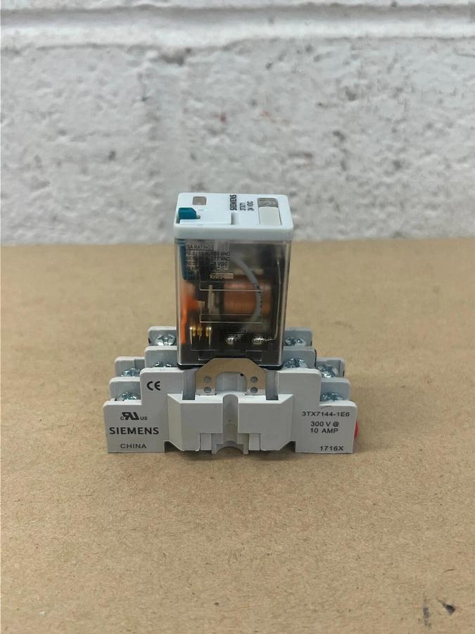 Used Siemens 3TX71 w/ 3TX7144-1E6 Relay