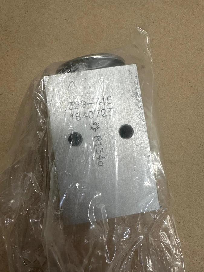 Used CAT 106-5121 Valve Assembly