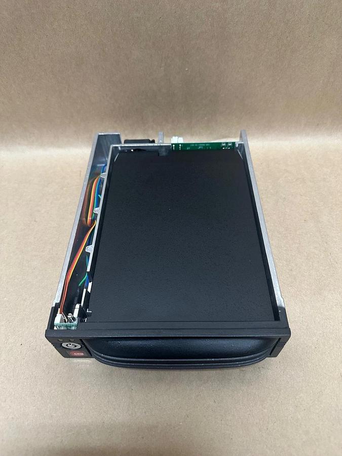 Used CRU 8440-6502-0500 DP10 SAS/SATA, 6GB, Broken SATA Port Shell