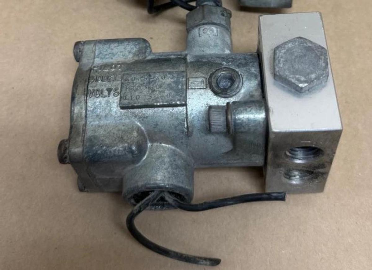 Used Bellows Valvair K065-3033 Solenoid Pilot Valve, 120V, 60Hz, 110V