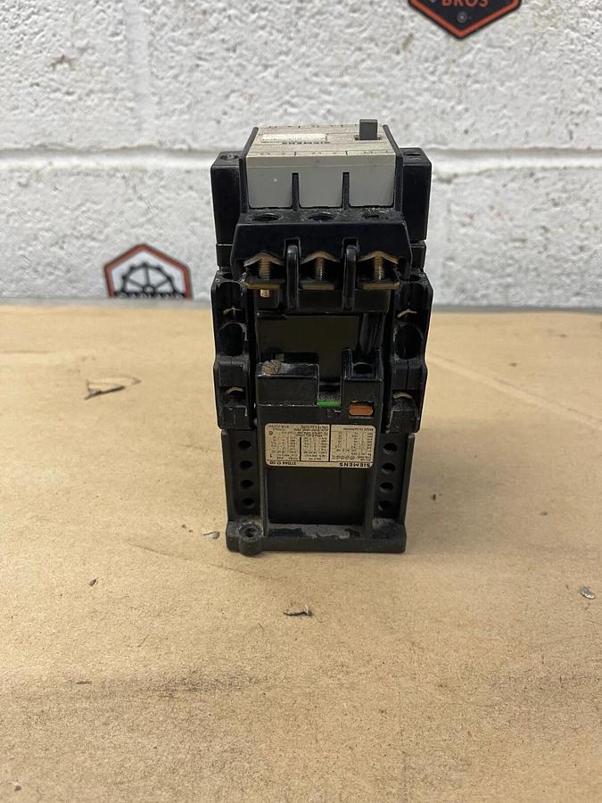 Used Siemens 3TB44 17-0B Circuit Breaker, Contactor, 600 VAC