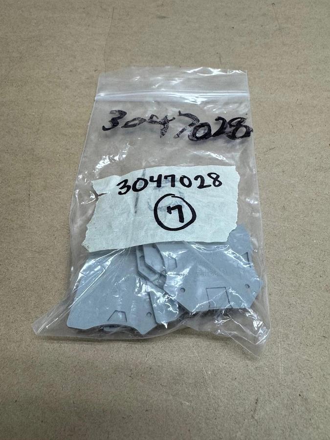 Used Phoenix Contact Typ D-UT 2,5-10 End Cover, LOT of 7 *NEW*