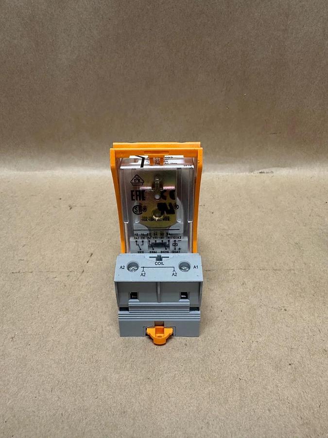 Used Phoenix Contact 2903693 Switching Relay w/ RIF-3-BSC/3x21 Relay Base