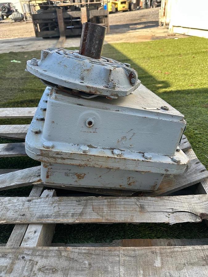 Used Gear Drive, 2-1/8” Shaft Diameter, 5:1 Ratio, 4-3/8” Bore