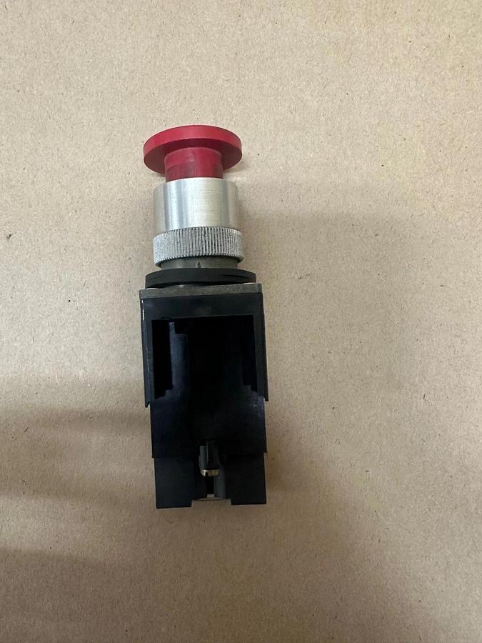Used Allen Bradley 800MR-D6 Push Button Switch w/ 800M-XAK Contact Block