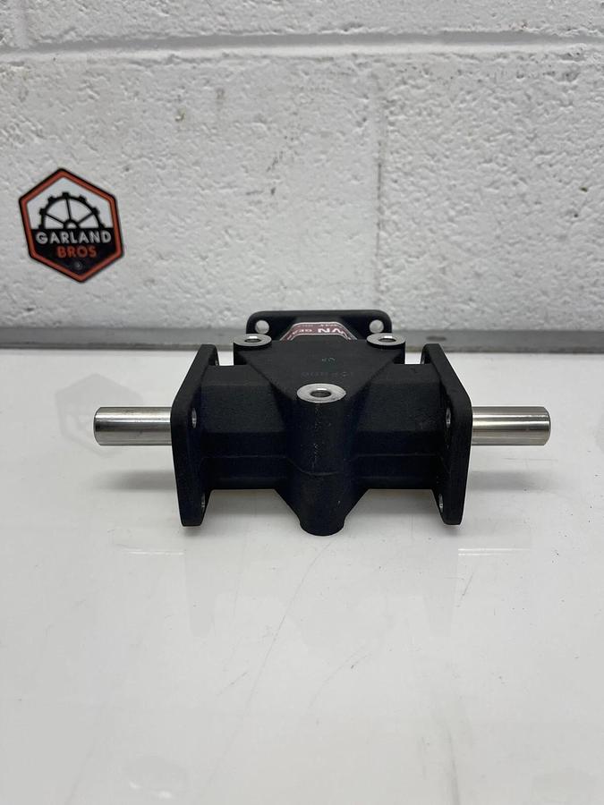 Used Crown C109806, Zero-Max, 90 Degree 3 Way Gear Drive