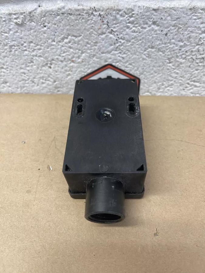 Used Schmersal BNS 16-12ZV Safety Proximity Switch, 400mA, 10W, 100VAC/DC