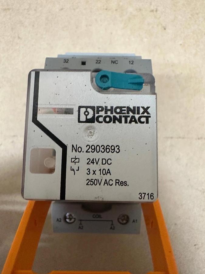 Used Phoenix Contact 2903693 Switching Relay w/ RIF-3-BSC/3x21 Relay Base
