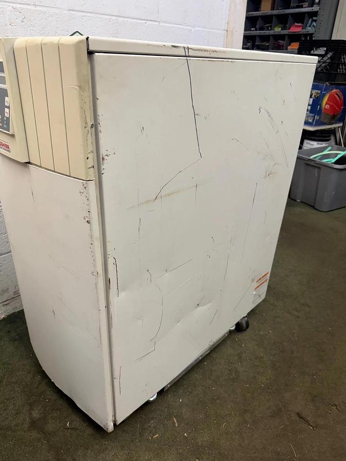 Used Toshiba UE32L220C61T Uninterruptible Power Supply 1600 EP Ser UPS, 22KVA, 91.6A