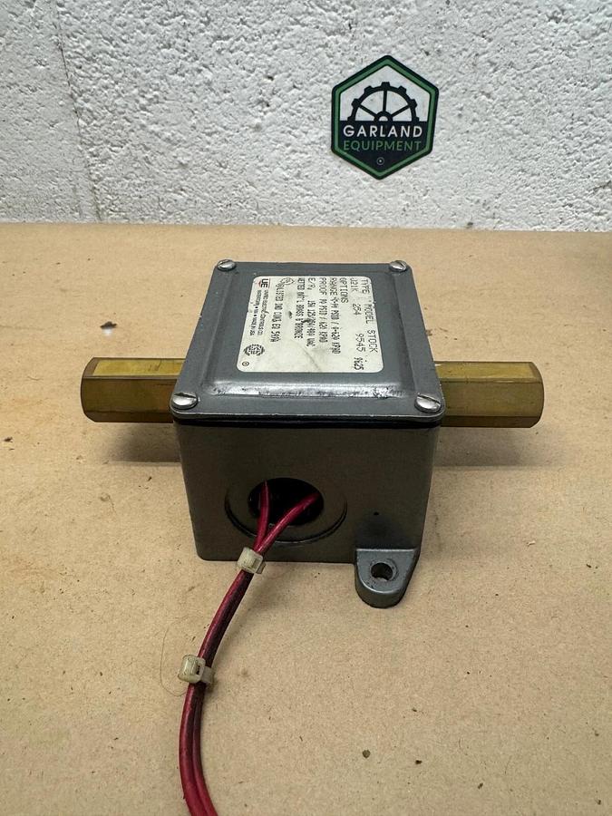 Used United J21K Pressure Differential Switch, 90 PSID, 15A