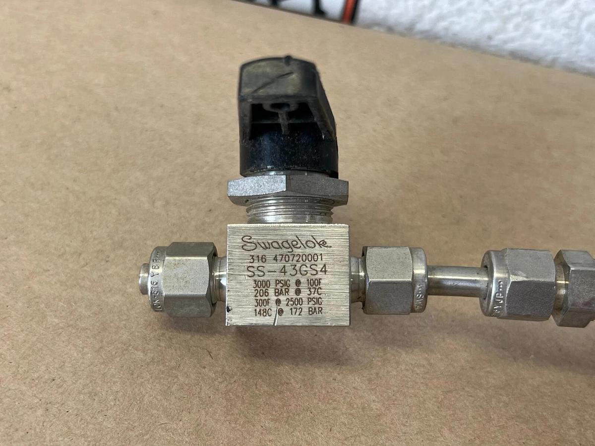 Used SS-43GS4 Ball Valve, w/ Rosemount DP0004-1111-S6 Pressure Transmitter Base