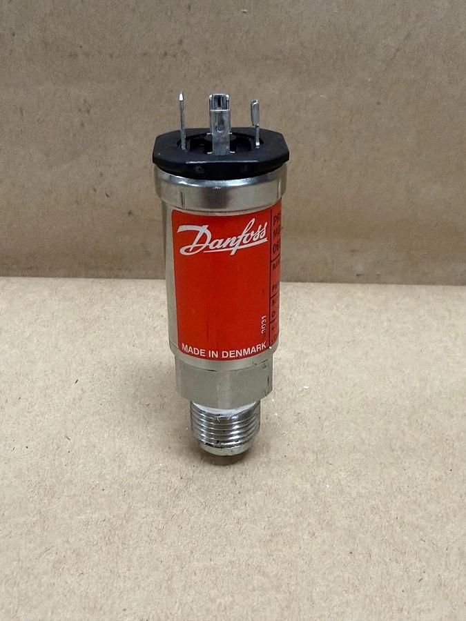 Used Danfoss MBS 33-1621-1AB08 Pressure Transmitter