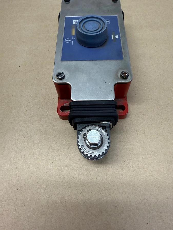 Used Telemecanique XY2CH13250H7 Cable Pull Switch, 240V, 15 AC, 3A Booted Push Button