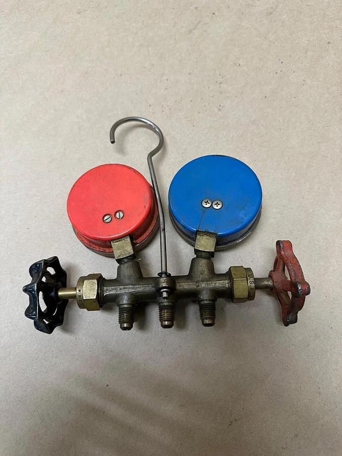 Used WIKA 213197 w/ Limited Pointer Flutter 120 PSI Pressure Gauge Valve