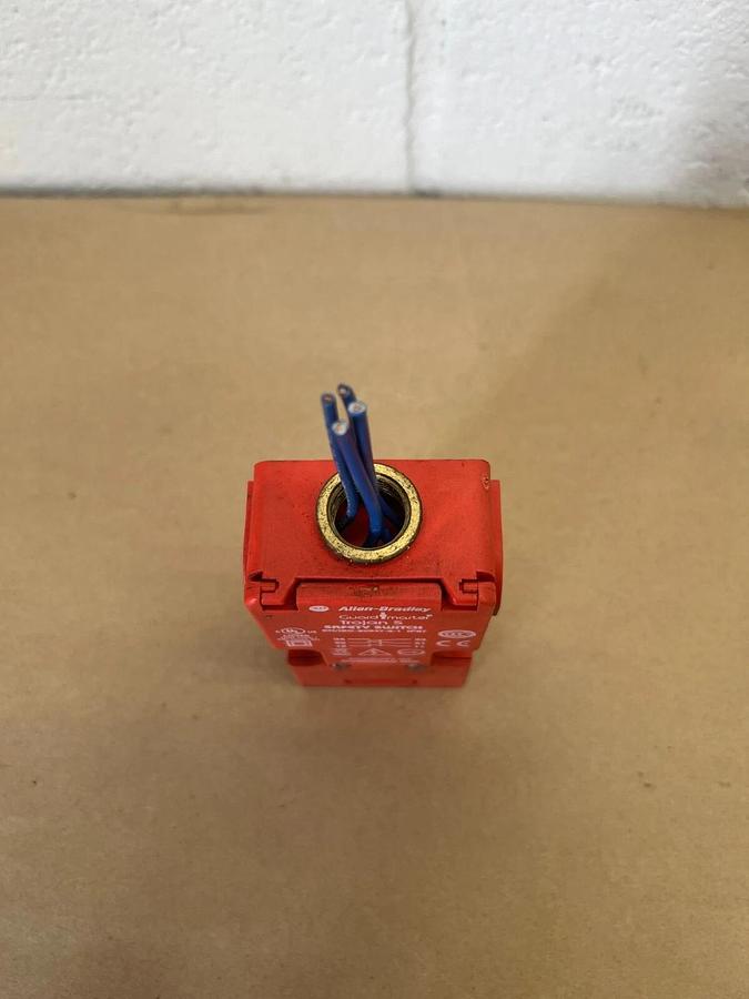 Used Allen Bradley EN/IEC-60947-5-1 IP67 Trojan 5 Safety Switch