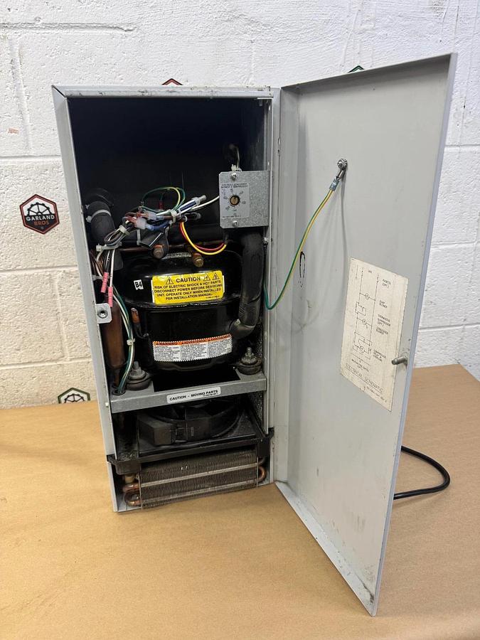 Used McLean CR23-0226-G002H Thermal Management Enclosure/AC Unit, 230V 1400-1600 BCU
