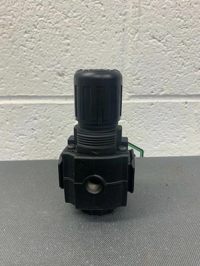 Used Speedaire 42M20 Pressure Regulator 300PSIG (New)