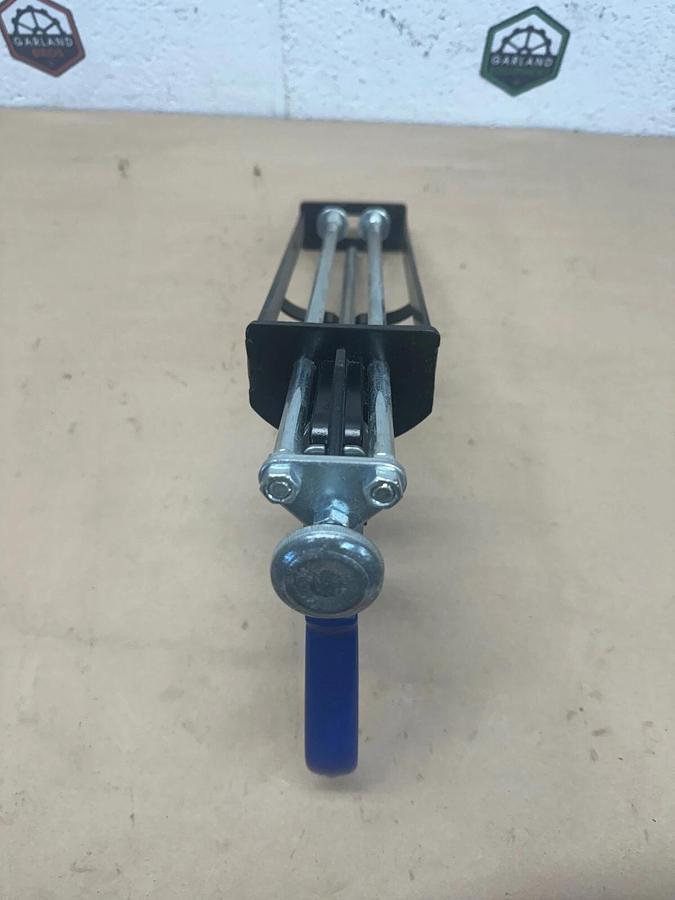 Used Dynamix 6997-1, 12 oz. Manual Dispenser